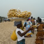 Plage de Lomé: Les chips de banane plantain sont de la fête