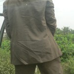 un pisseur à Lomé photo: Gaëtan Noussouglo