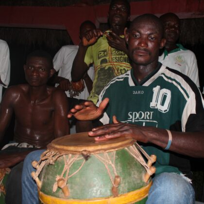 Le grand batteur de Badja Photo Gaëtan Noussouglo