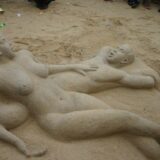 Bob Attisso L'homme et la femme au repos à la Plage de Lomé © Togocultures