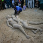 Bob Attisso crée l'amour entre la femme et l'homme à la Plage de Lomé © Togocultures