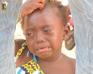 Un enfant triste Photo Gaëtan Noussouglo
