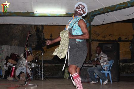 Azé Kokovivina concert Band de Lomé Photo:Gaëtan Noussouglo