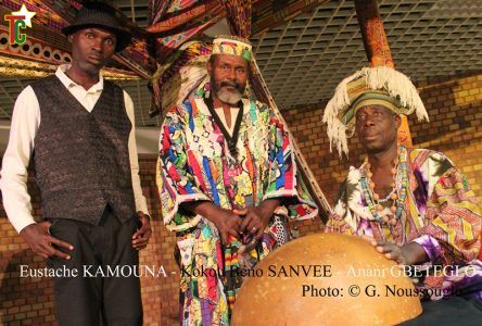 La Compagnie Ziticomania avec Eustache Kamouna - Béno Kokou Sanvee et Anani Gbétéglo. Photo: Gaëtan Noussouglo
