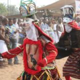 Masque Guelede du Bénin lors du Festival des Divinités Noires au Togo Photo: Gaëtan Noussouglo