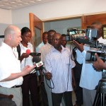 Bernard Schira devant la presse