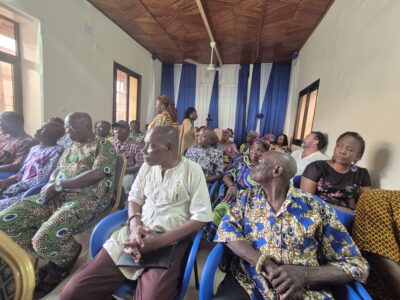 Une vue de la population d'Agomé-Kpalimé suivant les artefacts